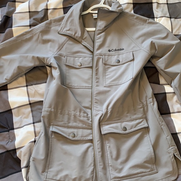 *SOLD* Columbia light jacket - Picture 4 of 7
